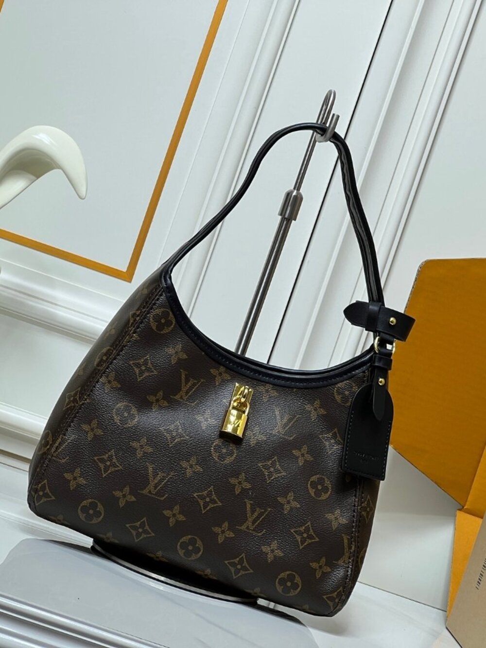 Louis Vuitton - Style Monogram Canvas Cosmetic Bag – Luxury Organization for Bea